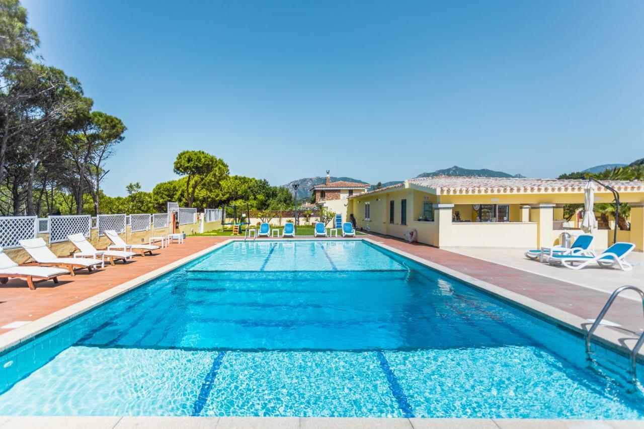 Hotel Fiore Di Maggio Villasimius Exterior photo