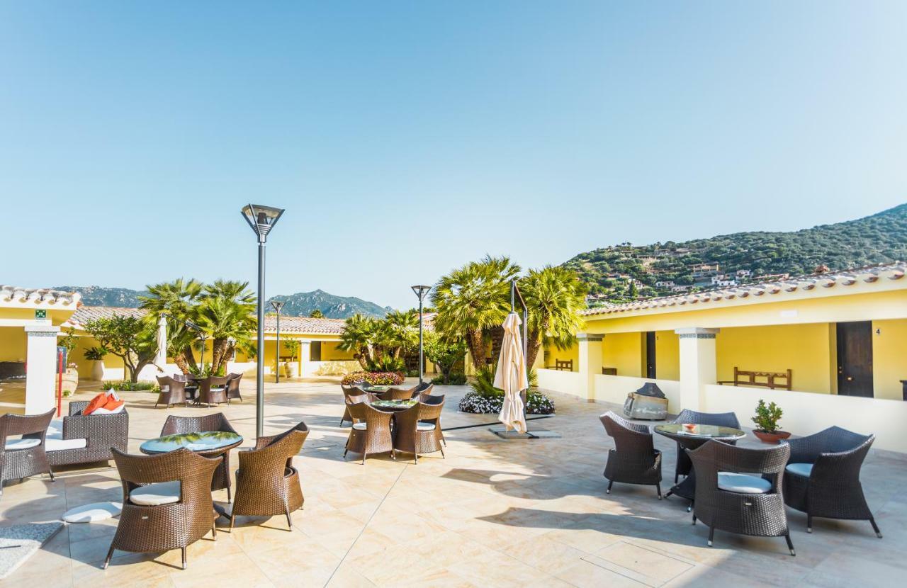 Hotel Fiore Di Maggio Villasimius Exterior photo