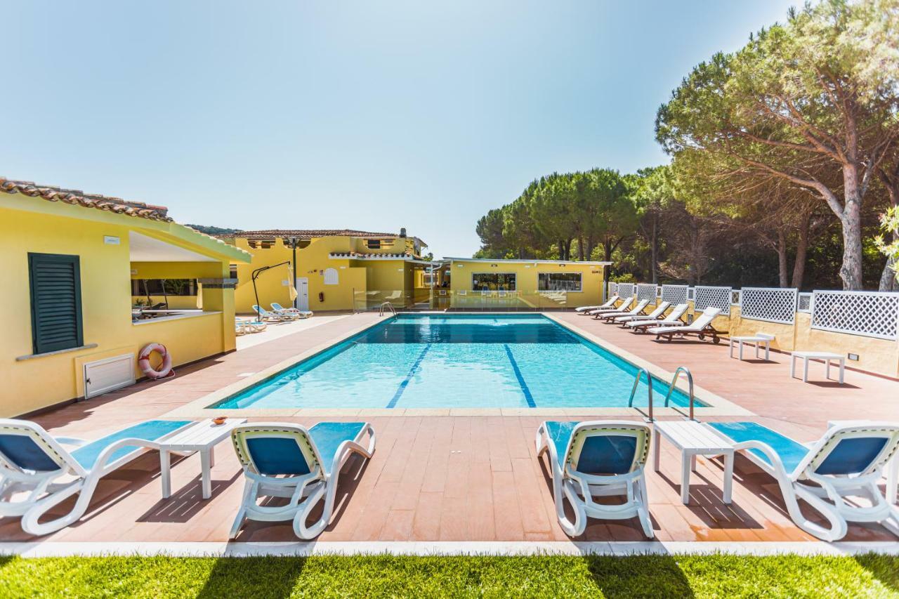 Hotel Fiore Di Maggio Villasimius Exterior photo