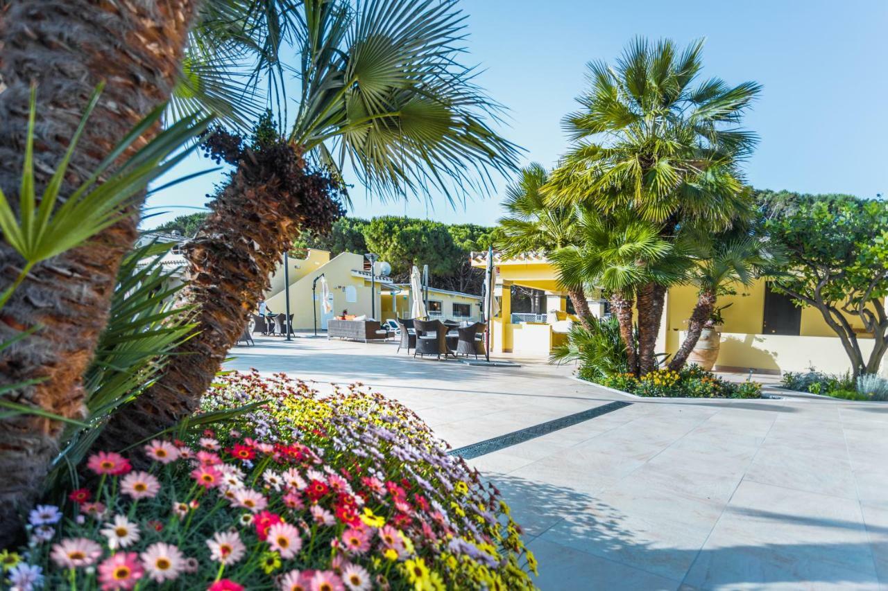 Hotel Fiore Di Maggio Villasimius Exterior photo