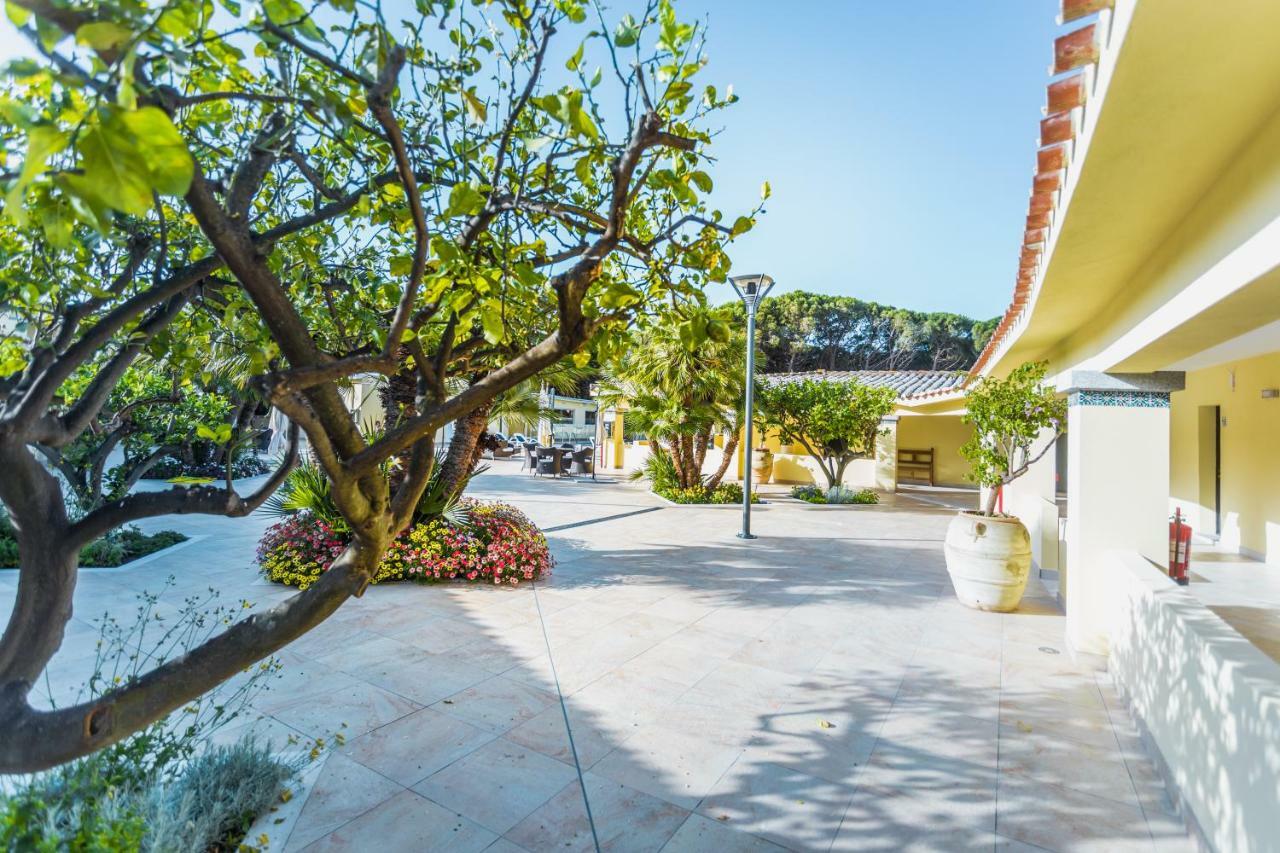 Hotel Fiore Di Maggio Villasimius Exterior photo