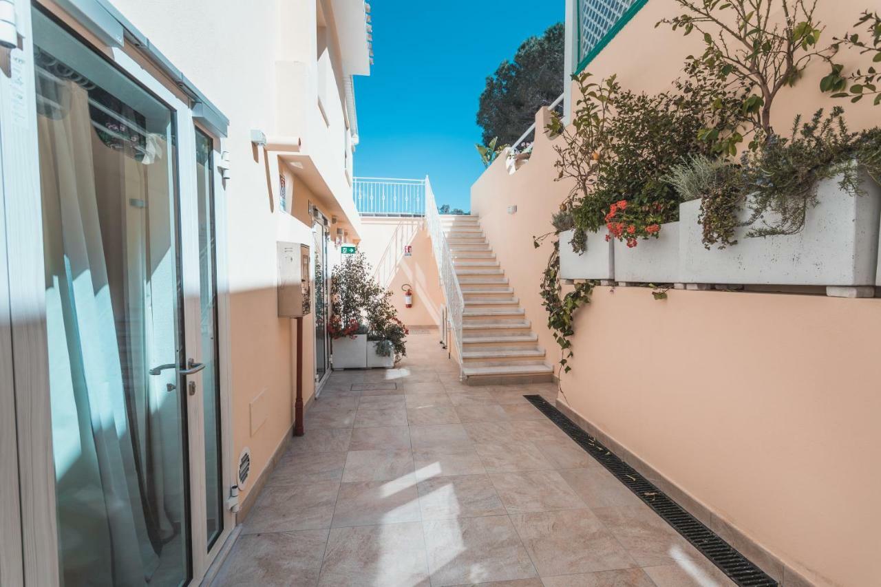 Hotel Fiore Di Maggio Villasimius Exterior photo
